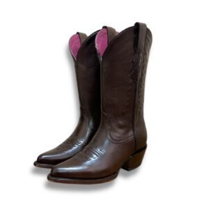 Botas de cowboy de cuero marrón con forro rosa, perfectas para estilo vintage y rodeo. Diseñadas para comodidad y durabilidad, ideales para moda western y eventos tradicionales en España.